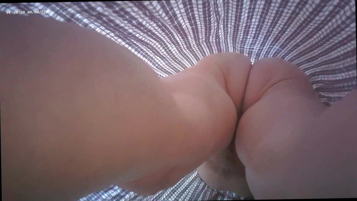upskirt pantiless mature 
