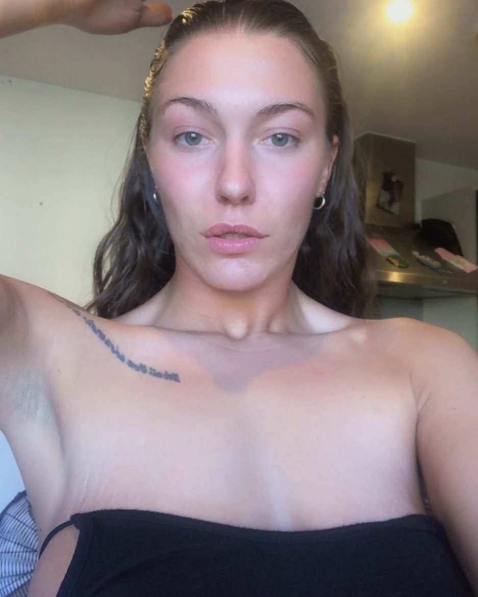 british big booty bitch called d@ryll ......she gives the sloppiest bj evah #NmShUqZE